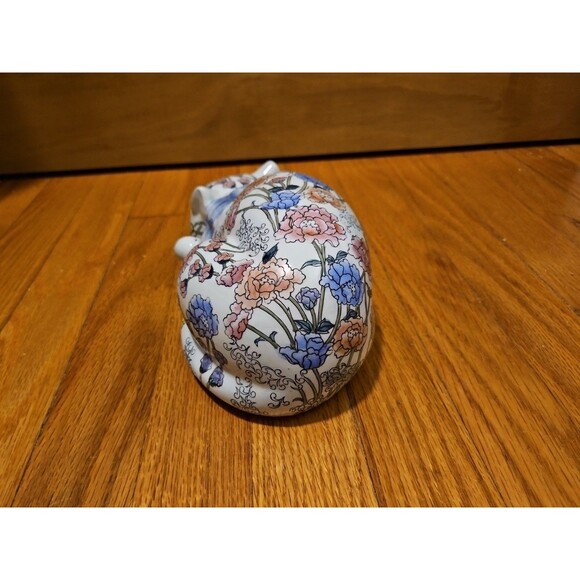MCM Chinoiserie Ceramic White Sleeping Cat With Floral Accents Figurine by WBI - Picture 3 of 13